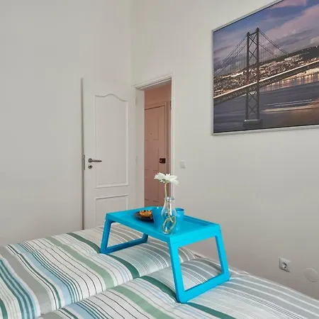 Апартаменты Cozy In Historic Center With Terrace Лиссабон
